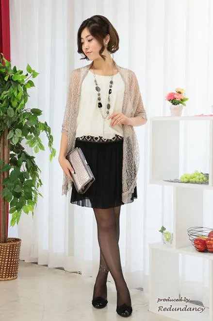 ホワイト×ブラックの切替ビジューミニ丈ドレス