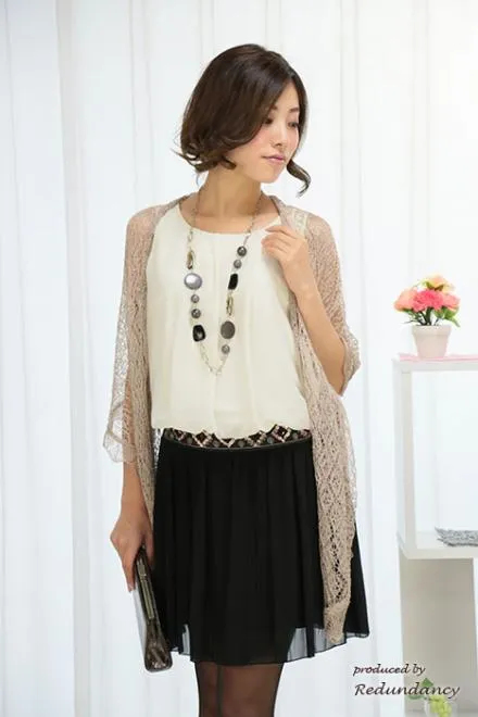 ホワイト×ブラックの切替ビジューミニ丈ドレス