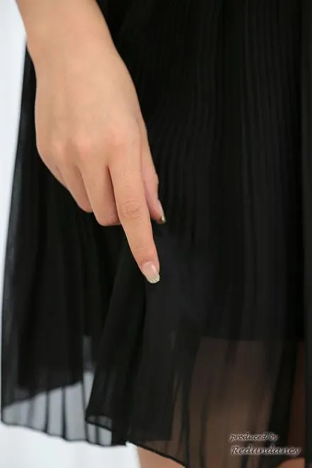 ホワイト×ブラックの切替ビジューミニ丈ドレス