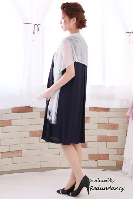 ネイビーのパールビジュー付きウエストリボンドレス