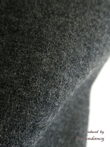 グレーのスカラップ刺繍ワンピース