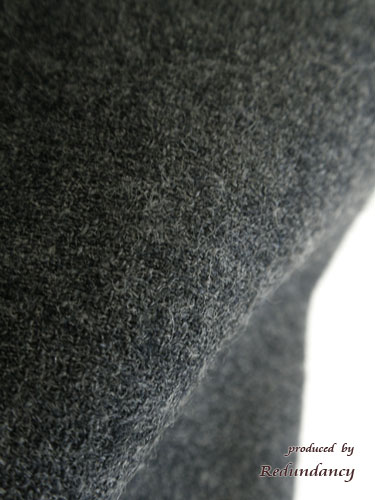 グレーのスカラップ刺繍ワンピース