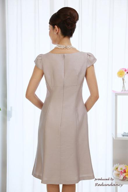 ピンクの肩フリルハイウエストドレス