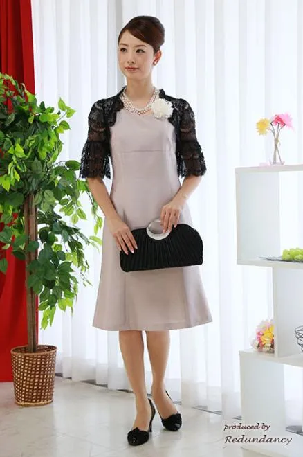 ピンクの肩フリルハイウエストドレス