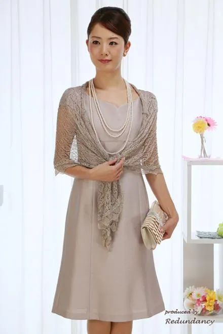 ピンクの肩フリルハイウエストドレス