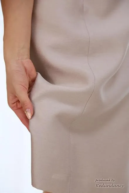 ピンクの肩フリルハイウエストドレス