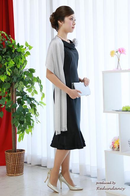 ブラックのマーメイドラインオフショルドレス