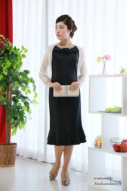 ブラックのマーメイドラインオフショルドレス