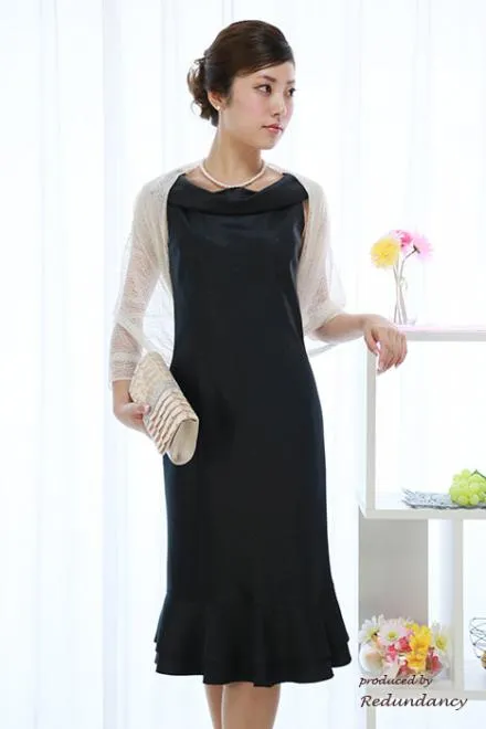 ブラックのマーメイドラインオフショルドレス