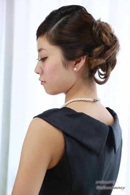 ブラックのマーメイドラインオフショルドレス