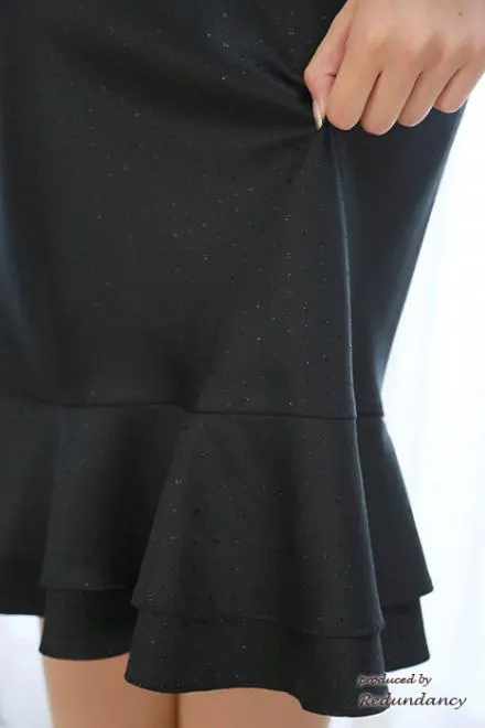 ブラックのマーメイドラインオフショルドレス