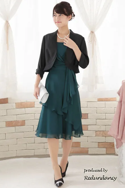 ブラックの裾フリル七分袖ボレロ