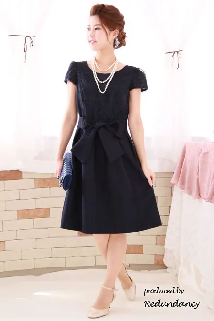 ネイビーの胸元レースAラインドレス