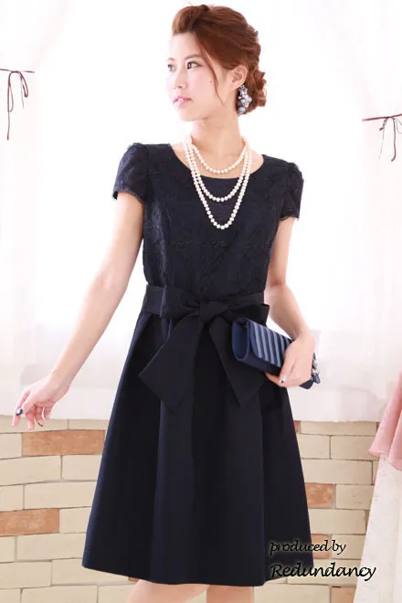 ネイビーの胸元レースAラインドレス