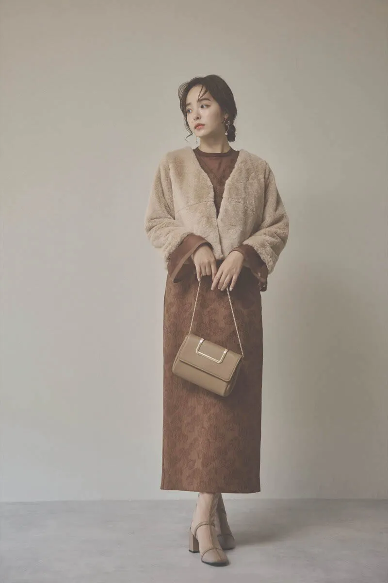 ブラウンのジャガードIラインドレス