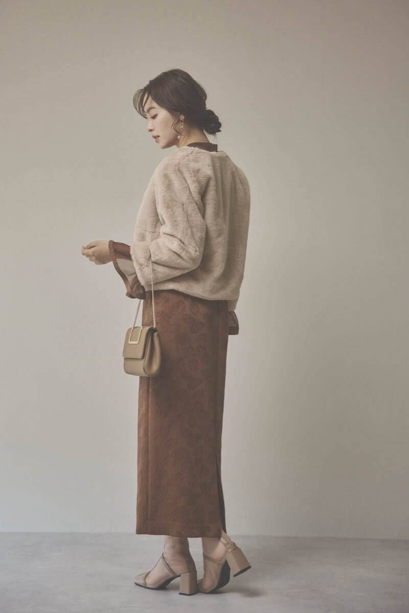 ブラウンのジャガードIラインドレス