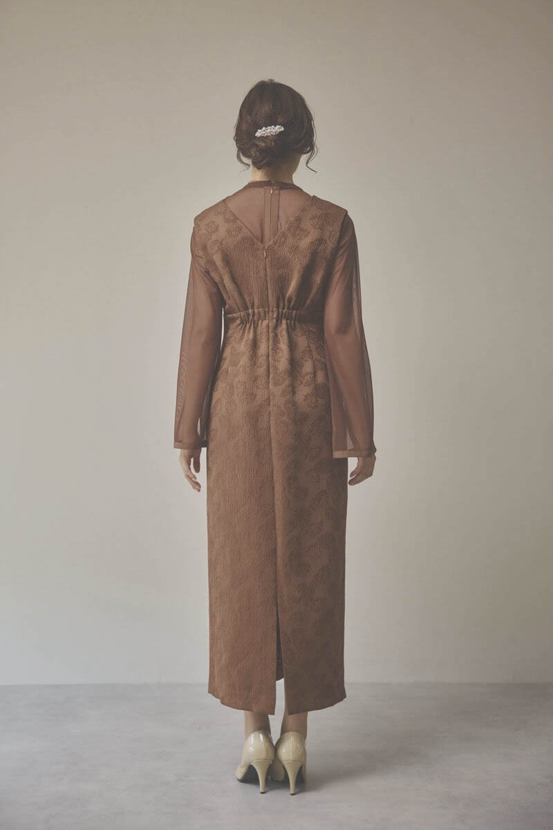 ブラウンのジャガードIラインドレス