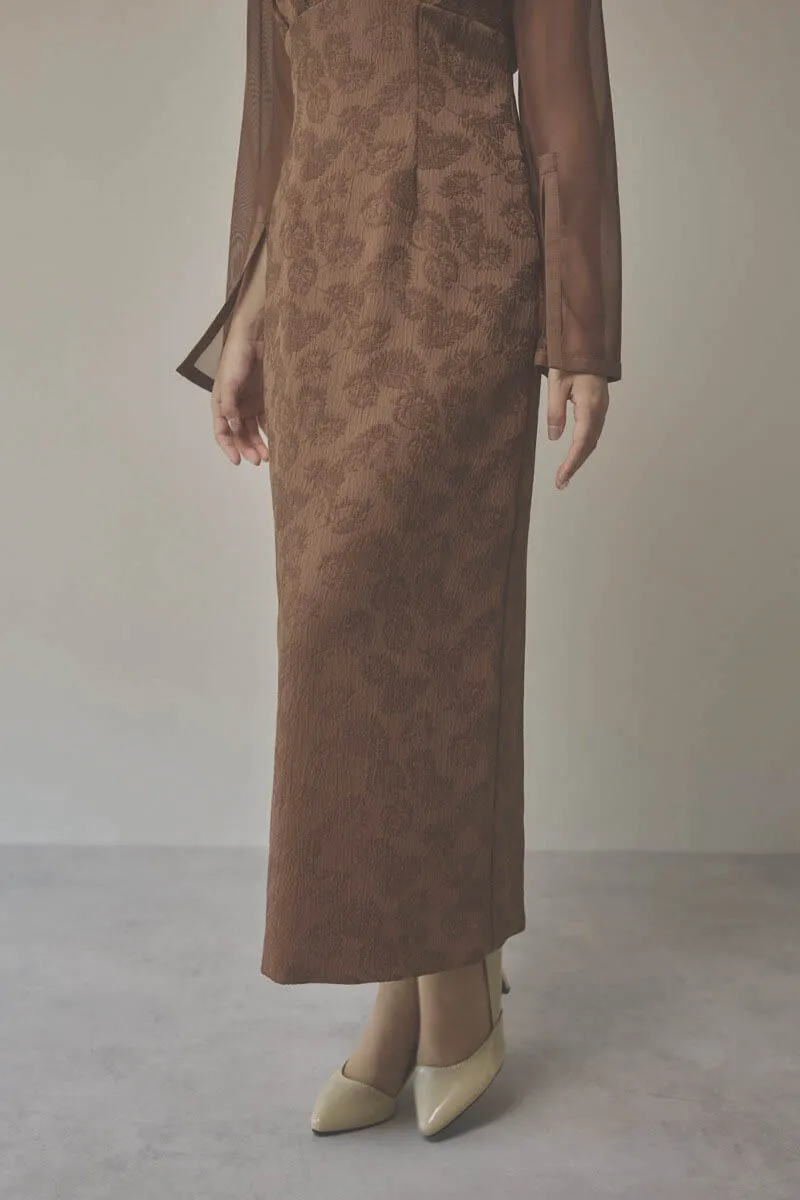 ブラウンのジャガードIラインドレス