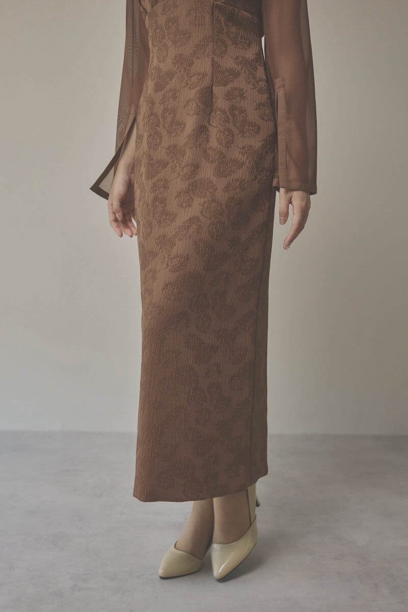 ブラウンのジャガードIラインドレス