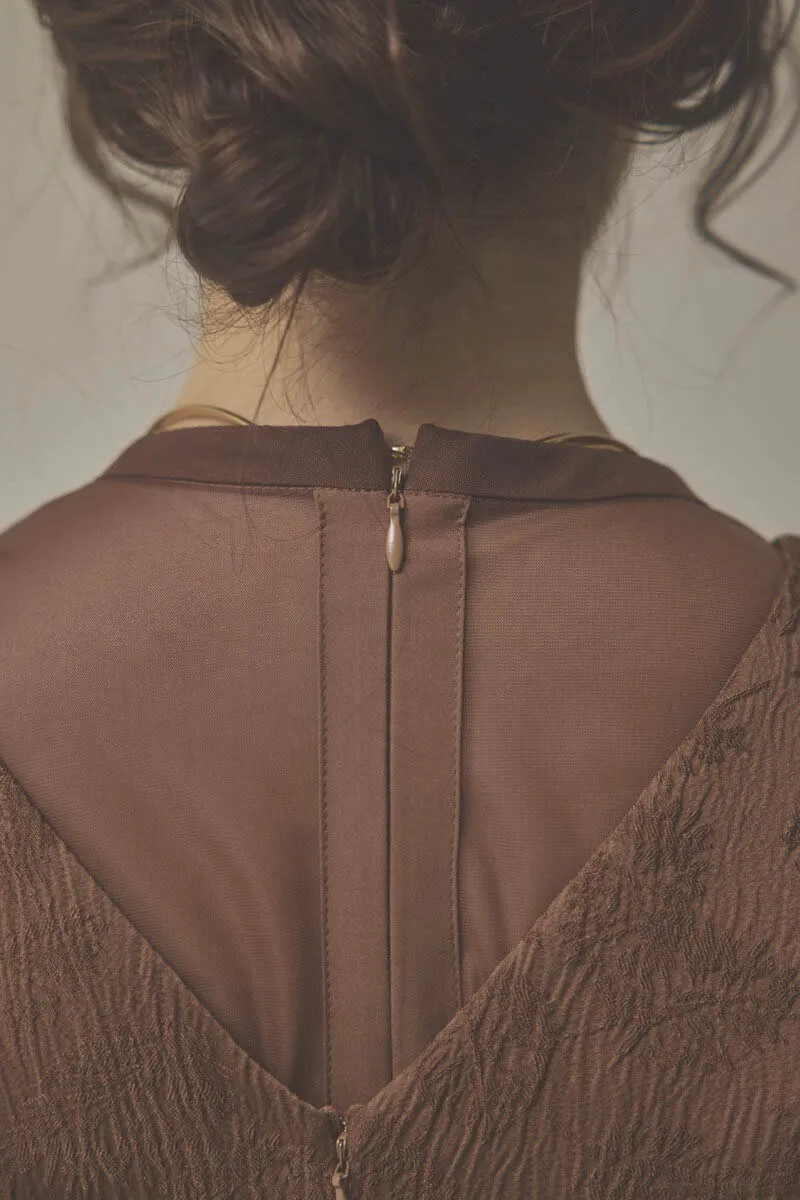 ブラウンのジャガードIラインドレス