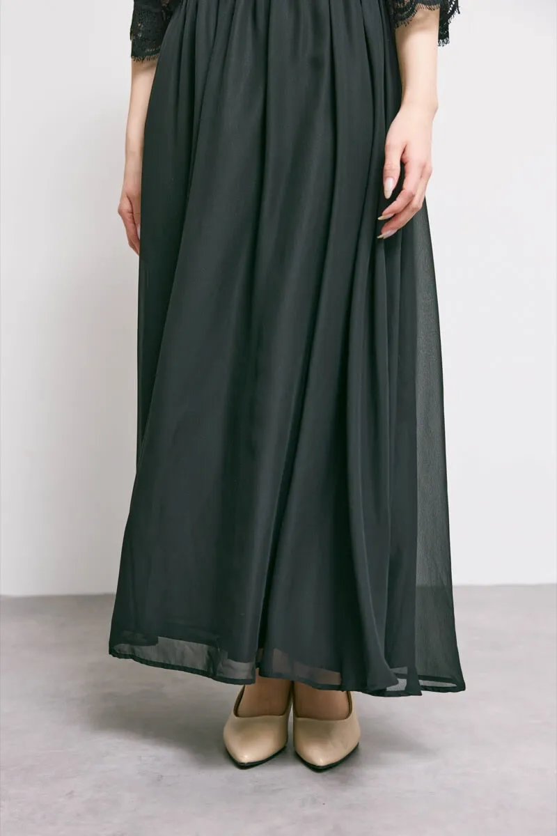 ブラックの授乳口付きフレアレーススリーブドレス