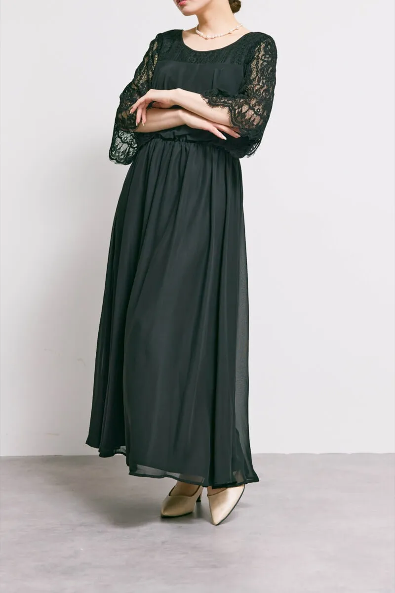 ブラックの授乳口付きフレアレーススリーブドレス