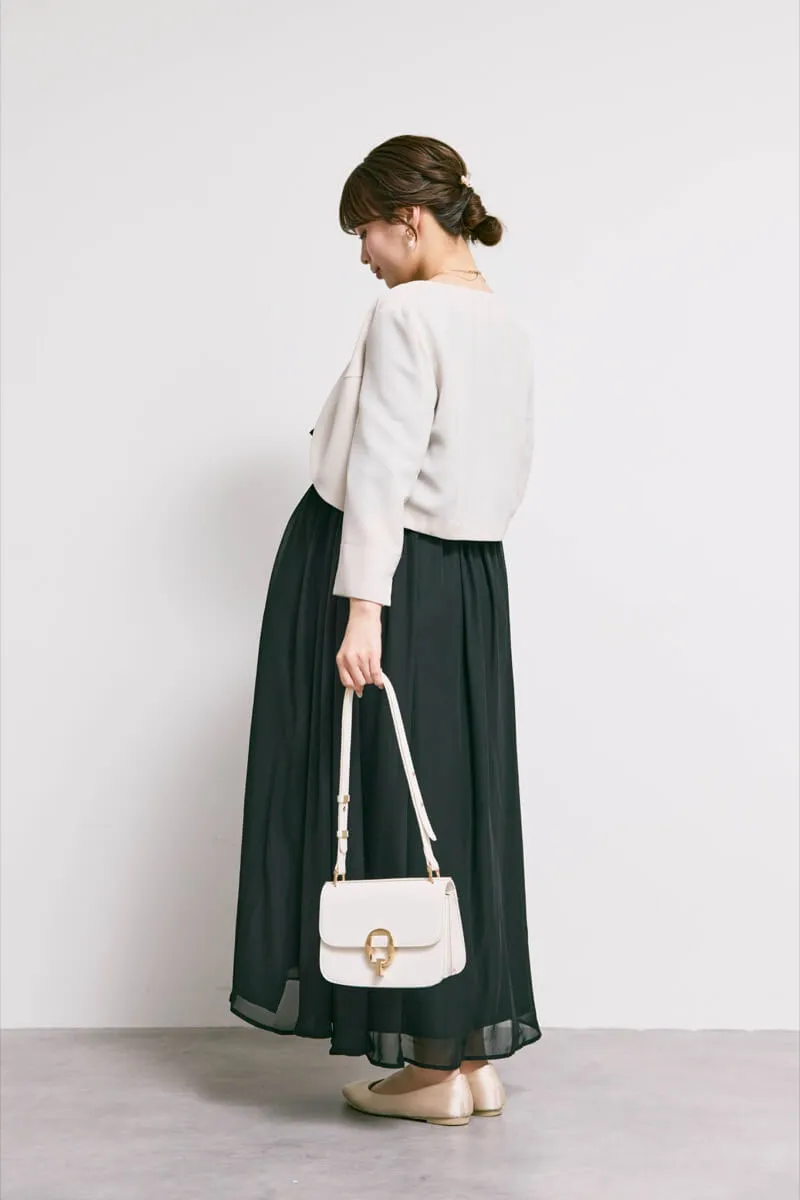 ブラックの授乳口付きフレアレーススリーブドレス