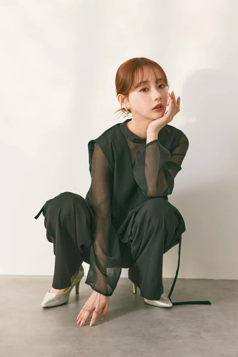 ブラックのアーバンレイヤーオールインワンスーツ