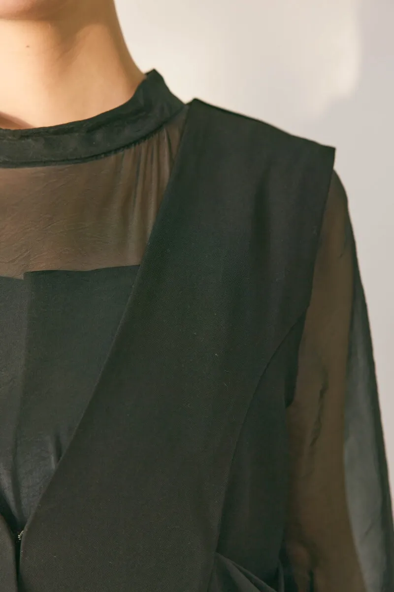 ブラックのアーバンレイヤーオールインワンスーツ