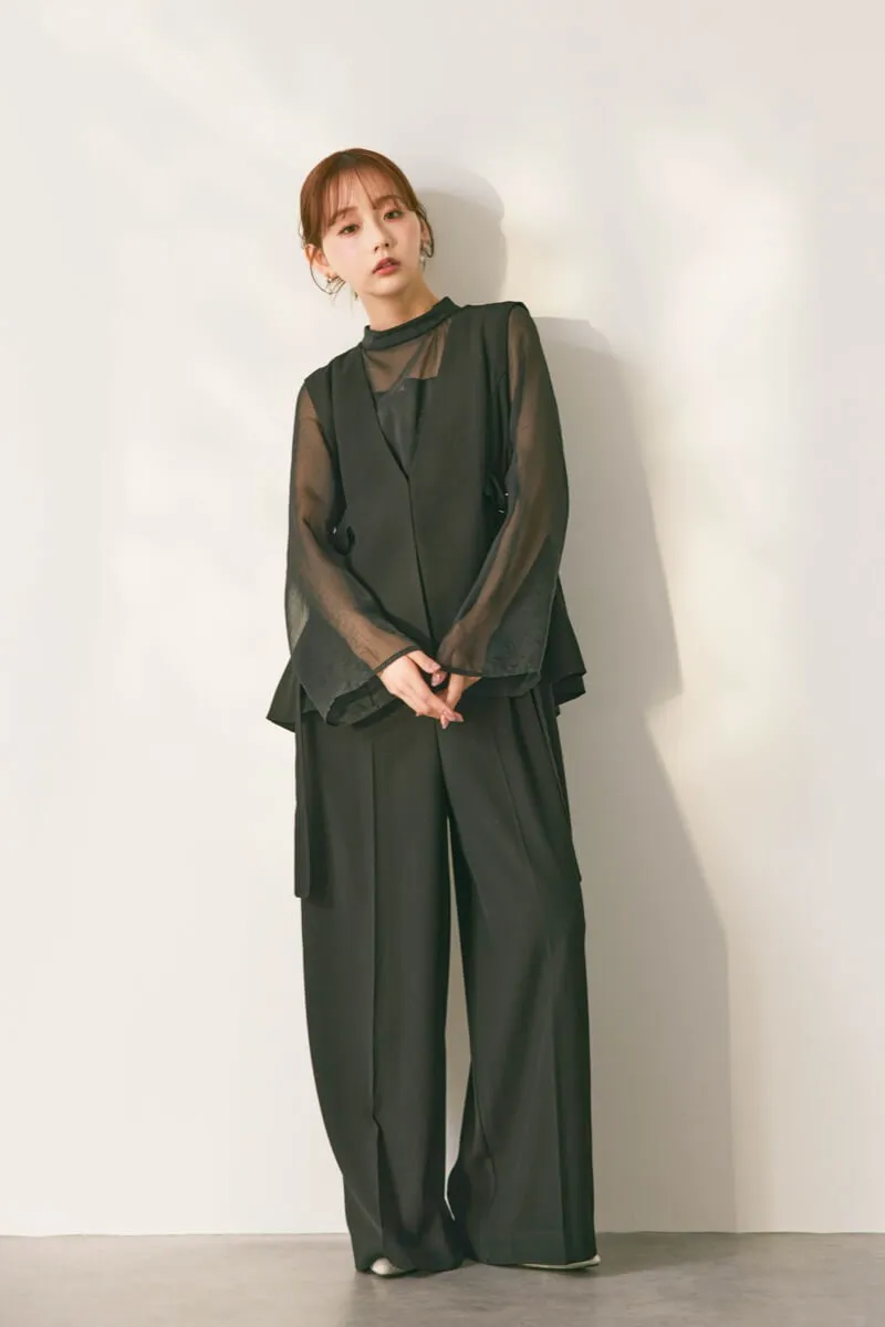 ブラックのアーバンレイヤーオールインワンスーツ