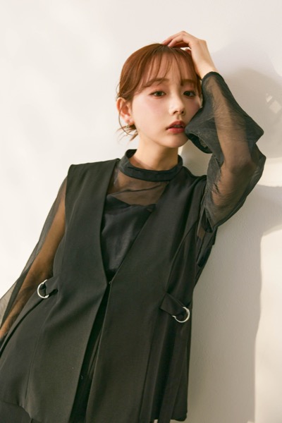 ブラックのアーバンレイヤーオールインワンスーツ