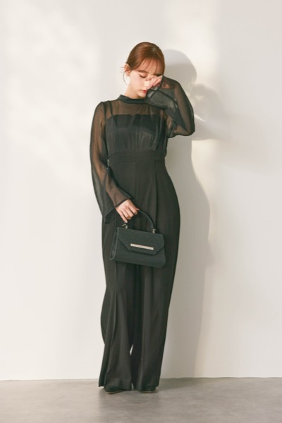 ブラックのアーバンレイヤーオールインワンスーツ