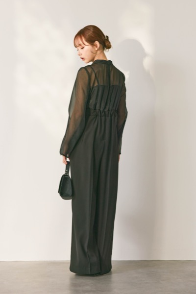 ブラックのアーバンレイヤーオールインワンスーツ