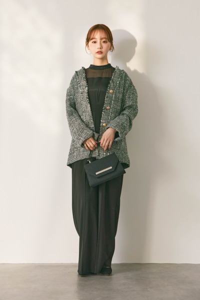 ブラックのアーバンレイヤーオールインワンスーツ