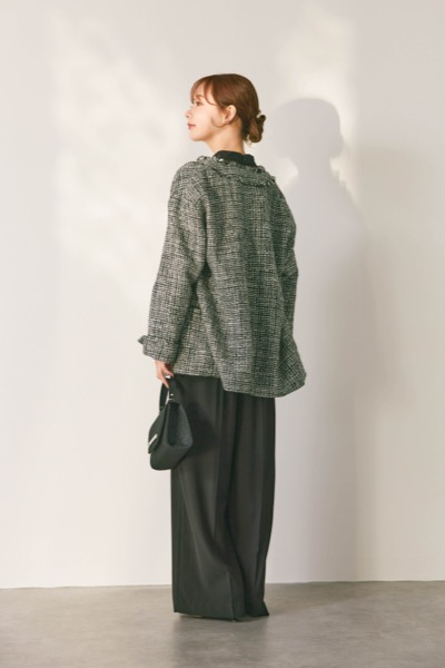 ブラックのアーバンレイヤーオールインワンスーツ