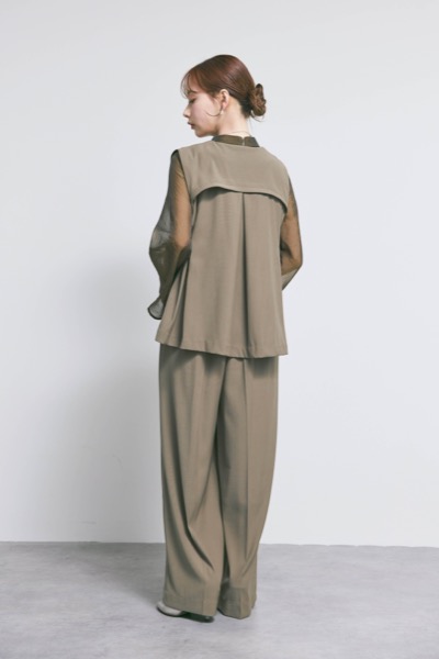 ブラウンのアーバンレイヤーオールインワンスーツ