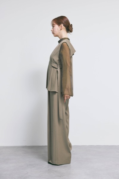 ブラウンのアーバンレイヤーオールインワンスーツ