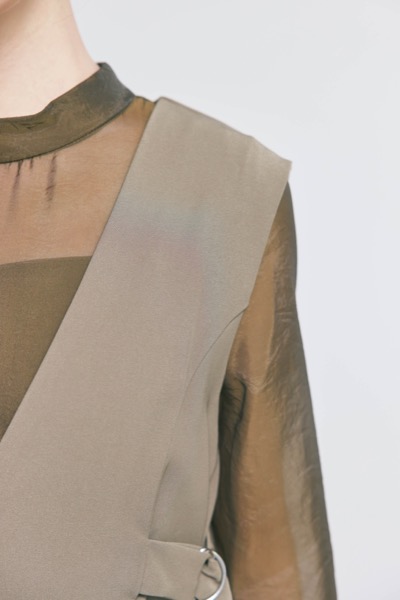 ブラウンのアーバンレイヤーオールインワンスーツ