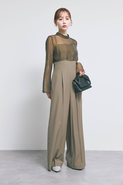 ブラウンのアーバンレイヤーオールインワンスーツ