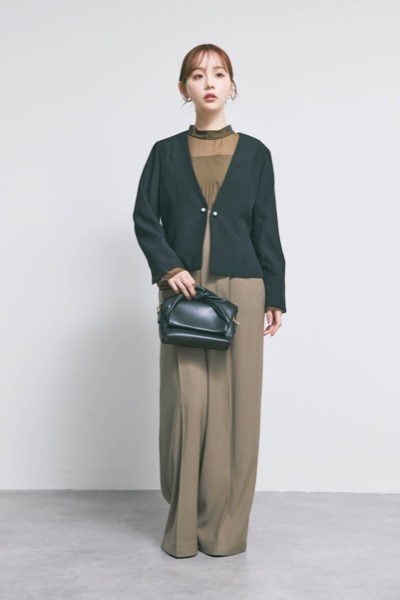 ブラウンのアーバンレイヤーオールインワンスーツ