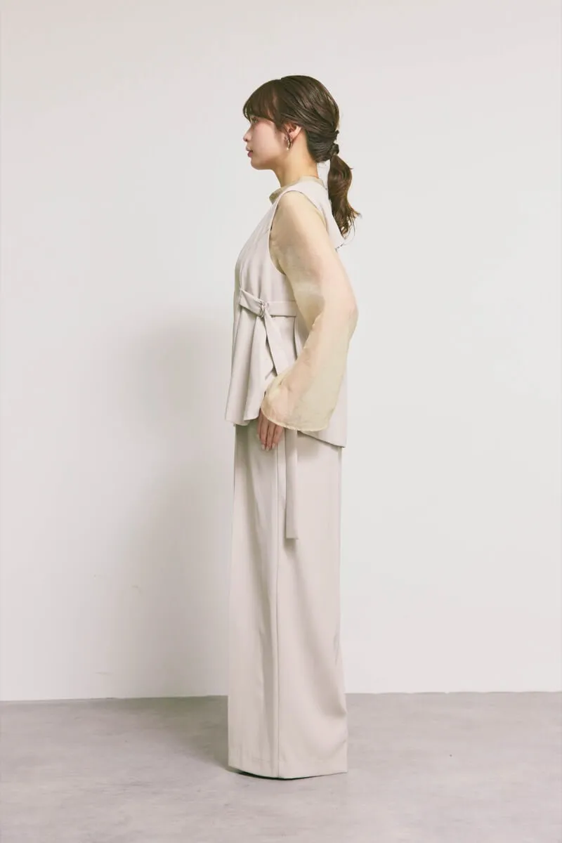 ベージュのアーバンレイヤーオールインワンスーツ