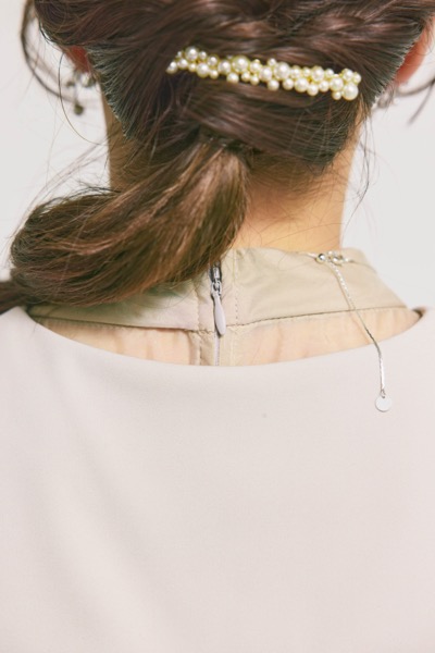 ベージュのアーバンレイヤーオールインワンスーツ