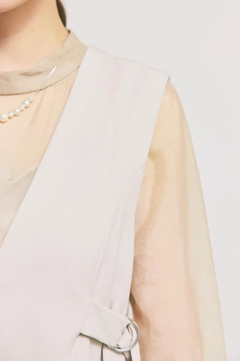 ベージュのアーバンレイヤーオールインワンスーツ