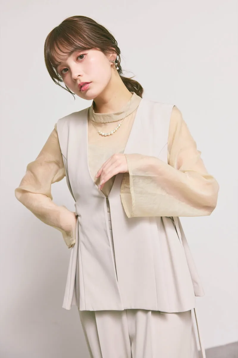 ベージュのアーバンレイヤーオールインワンスーツ