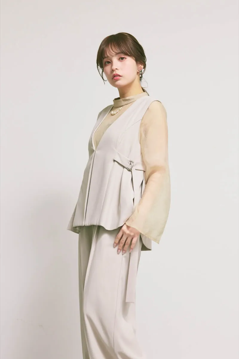 ベージュのアーバンレイヤーオールインワンスーツ