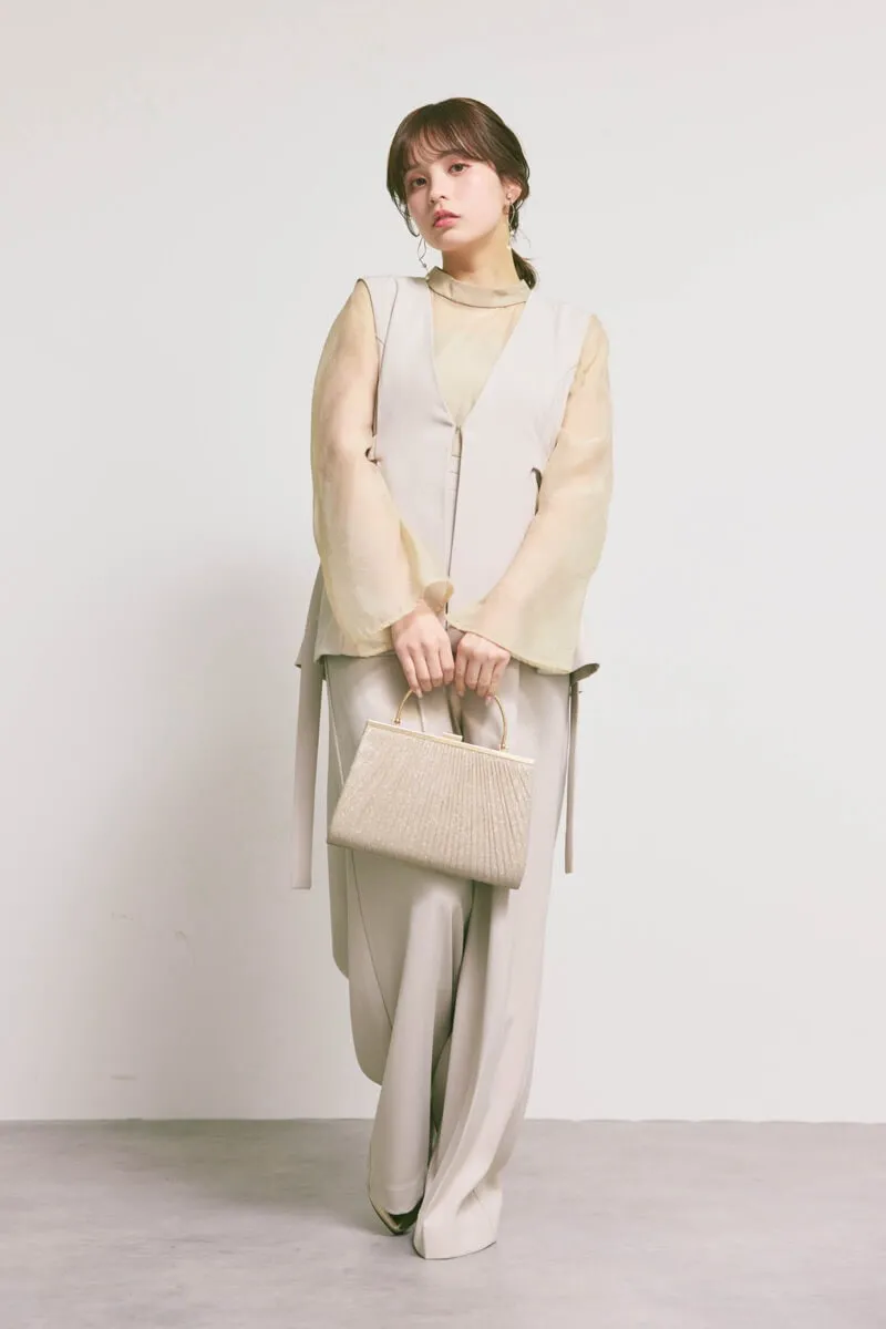 ベージュのアーバンレイヤーオールインワンスーツ