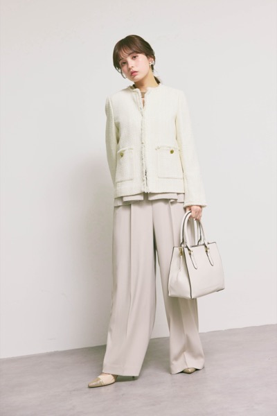 ベージュのアーバンレイヤーオールインワンスーツ