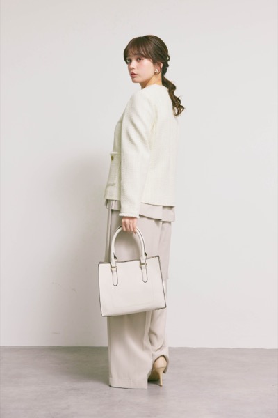 ベージュのアーバンレイヤーオールインワンスーツ