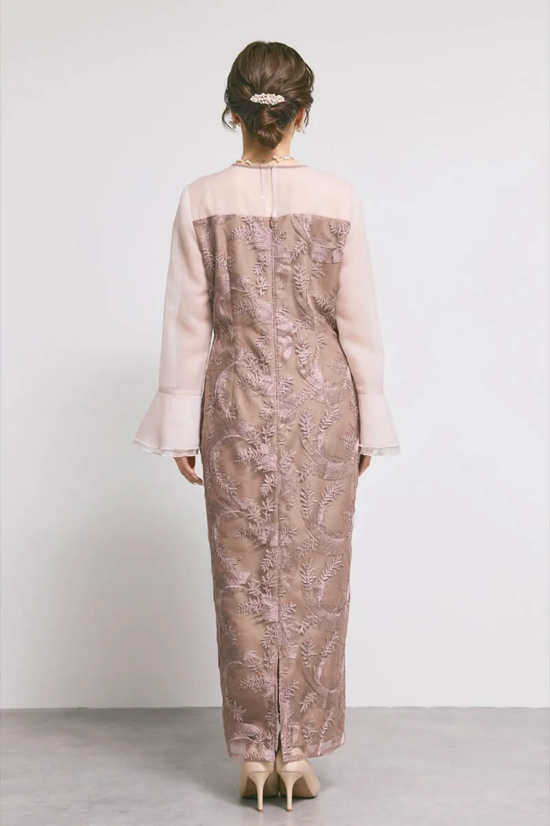 ピンクベージュのリーフレースIラインドレス