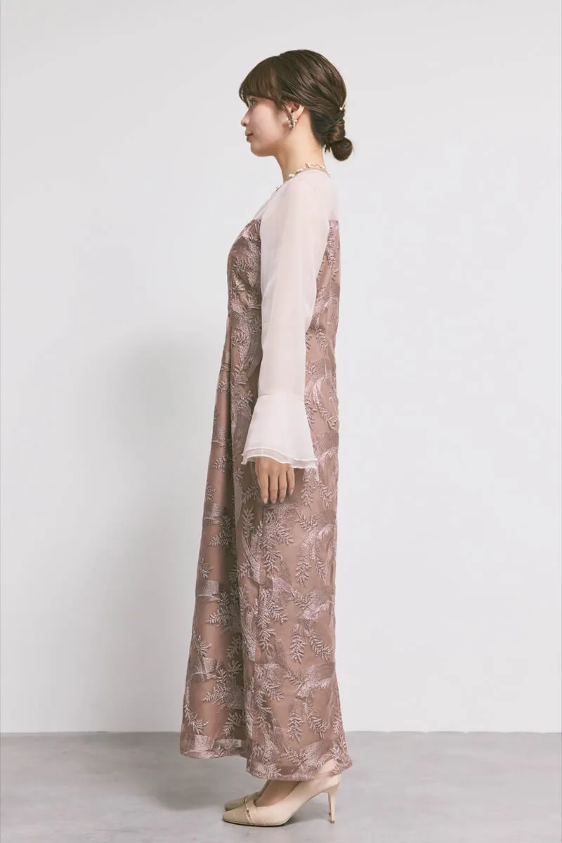 ピンクベージュのリーフレースIラインドレス
